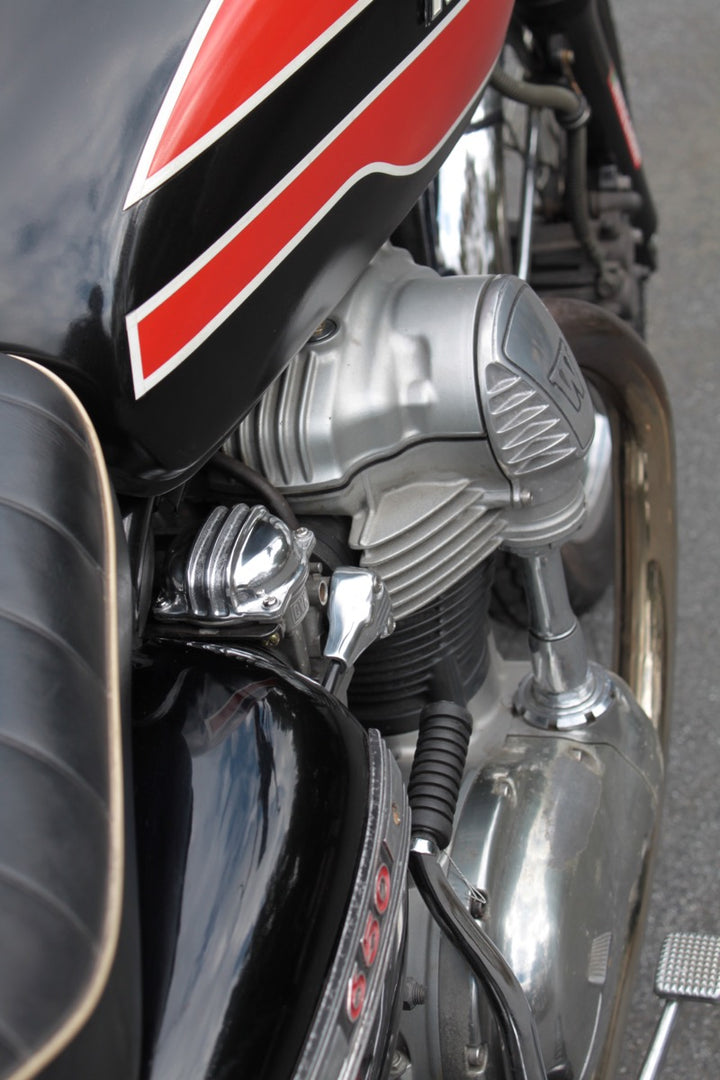 Rounded Fin｜W650 キャブレタートップカバー