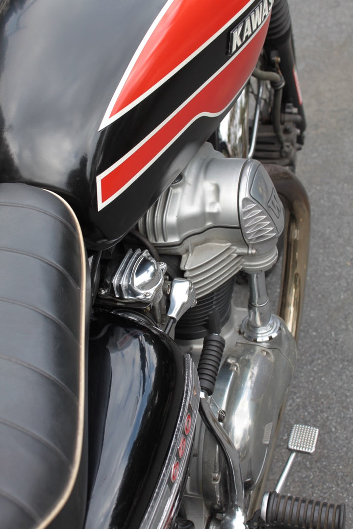 Sharp Fin｜W650 キャブレタートップカバー